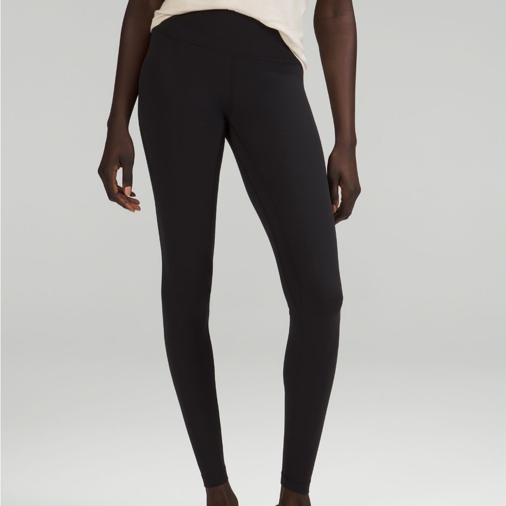 Lululemon Align High Rise 28” in Black